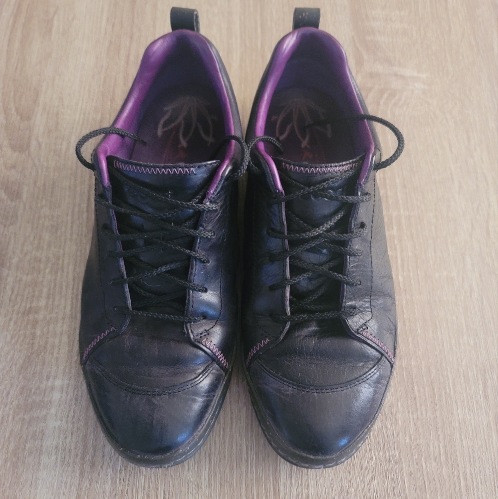 Ecco Women's walking sneakers